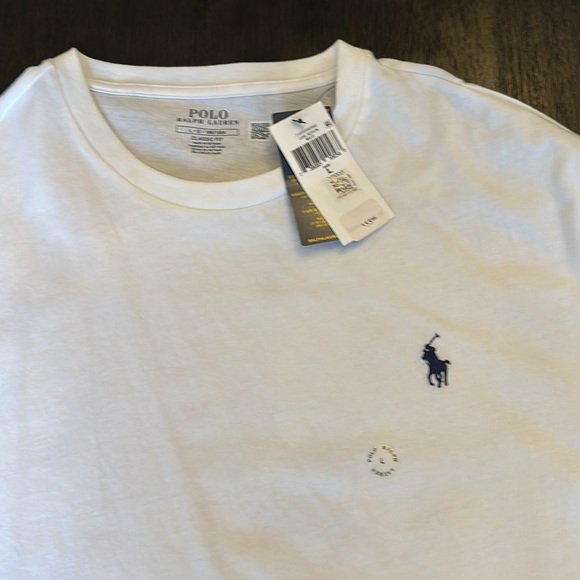 NWT Polo shirt. Classic fit. Large - Picture 2 of 2